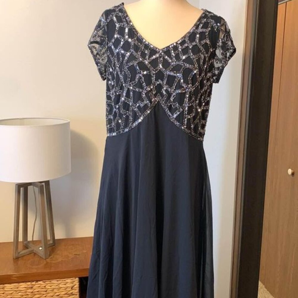 beautiful J Kara beaded gown size 14, mother of the bride